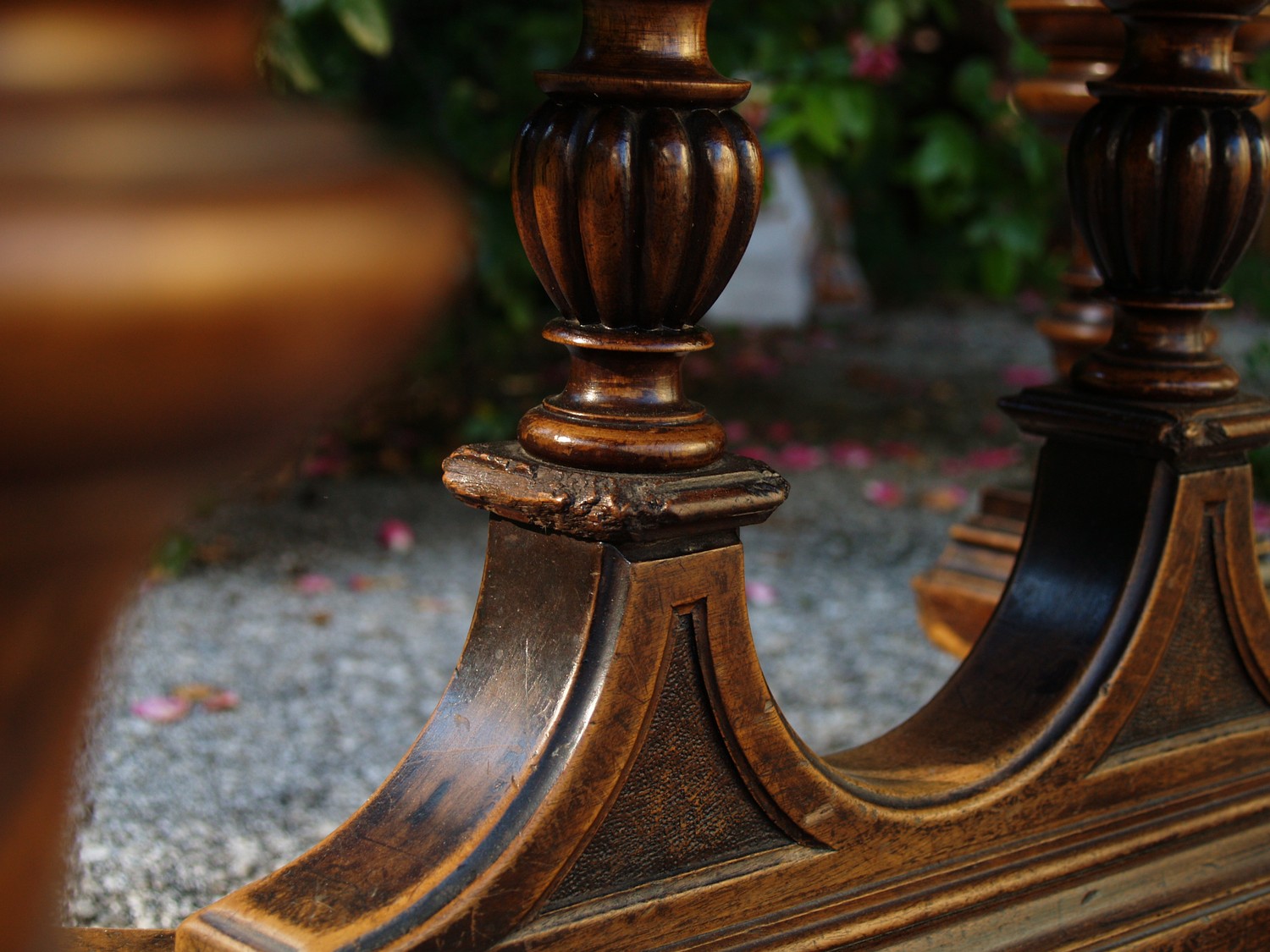 Tisch Arkadensäulen antik Antiker Tisch Vollholz Speisetisch Säulen Historismus Nuss Vintage Möbel