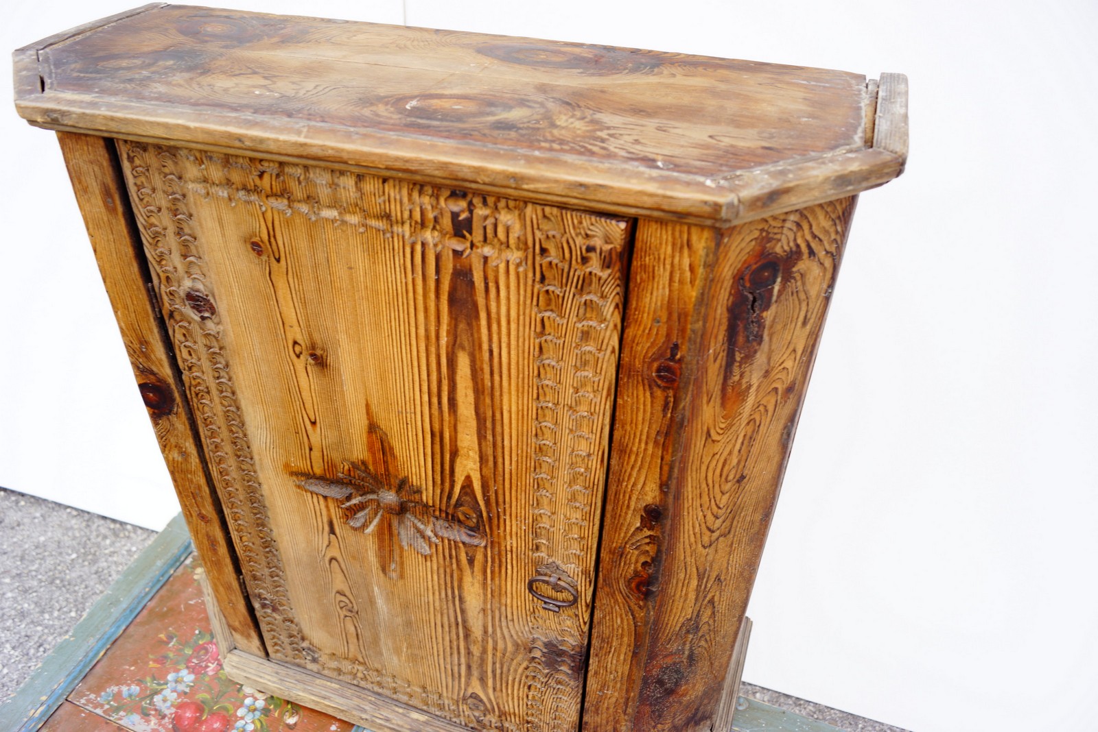 Wandschrank antik rustikales Bauernmöbel 1890 Schnapskasten Bauernschrank Almhütte