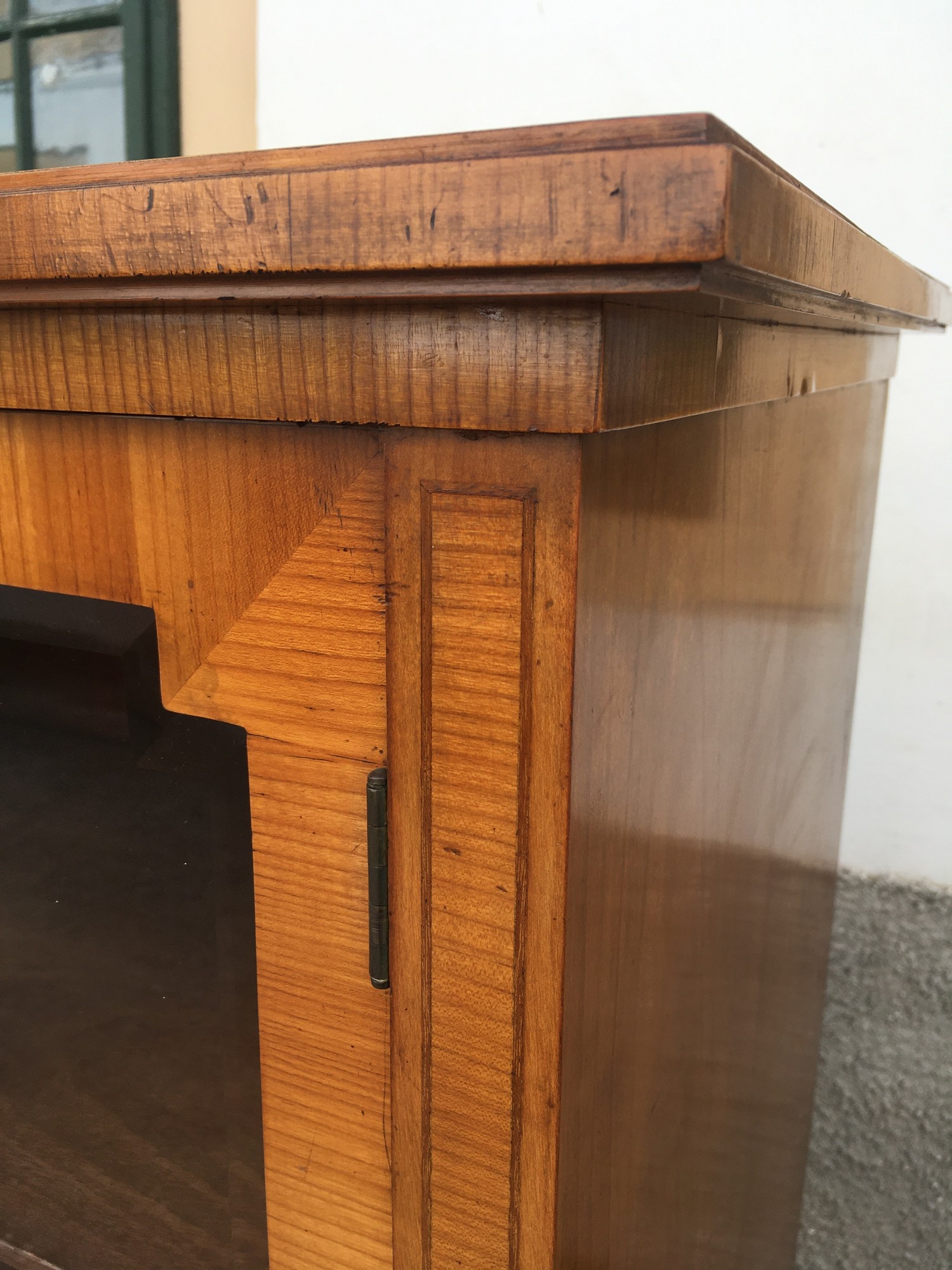 Schrank Vitrine Halbschrank mit Vitrinenteil und vier Laden antik Pfeilerschrank Vertiko