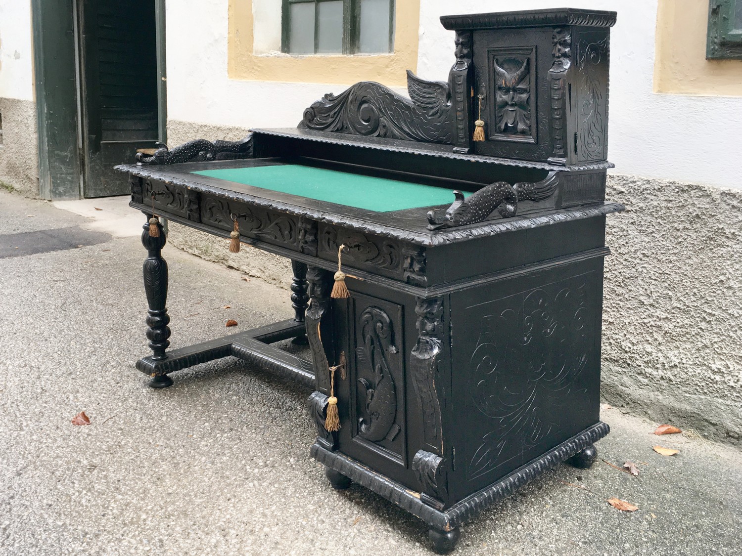 Schreibtisch Renaissance antikes Möbel Fratzen beschnitzt Satyr