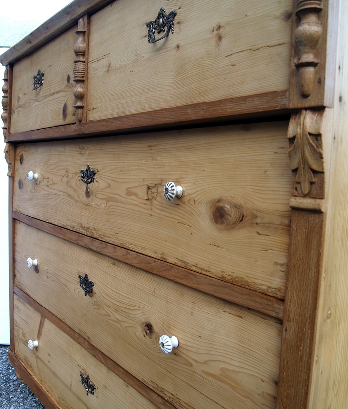 Weichholzkommmode antik