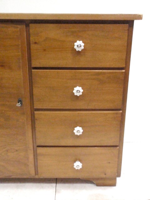 Kommode Porzellangriffe