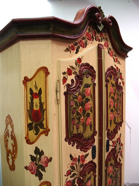 Bauernschrank antik handbemalt Barockstil creme rot