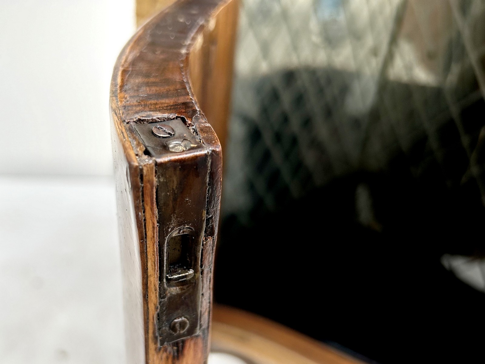 Antike Eckkommode Barockstil florale Intarsien Barschrank