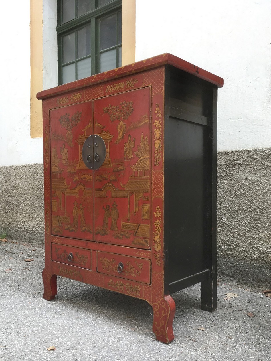 Hochzeitsschrank China rot gold Mönch