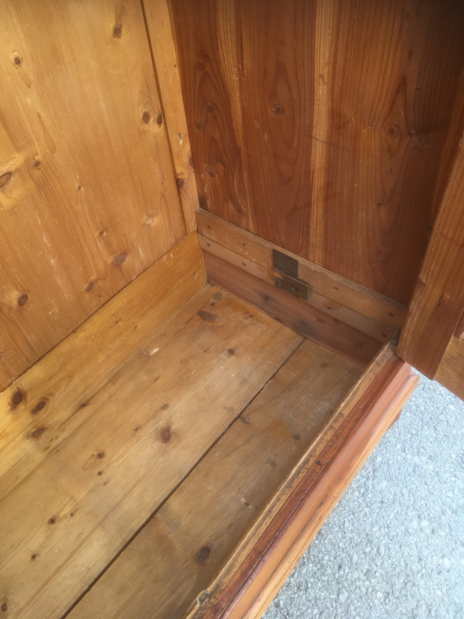 Bauernschrank antik Jugendstil Landhausstil Möbel Keilschrnak Schrnak Keilschrank Schrank zerlegbar antiquität Bauernstil Vintage Vollholz Glas eisen