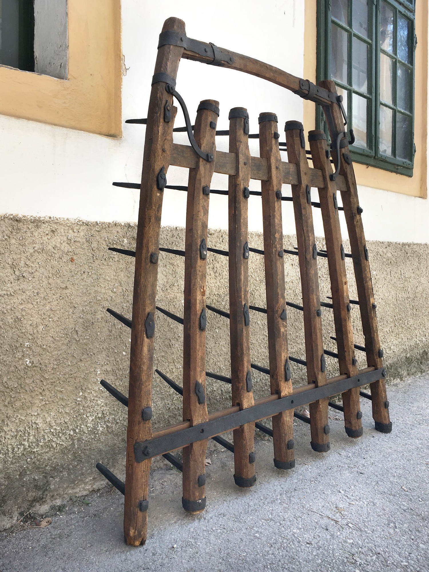 Antike bäuerliche Egge Holz handgeschmiedetes Eisen