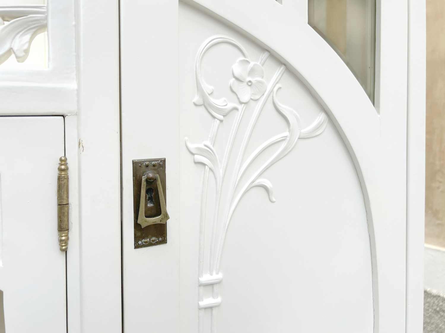 Antike Jugendstil Kredenz weiß 1920 Wohnzimmerschrank Antiquität Peitschenschlag