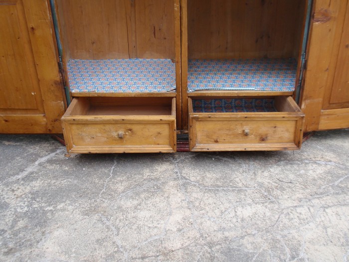 Antiker Bauernschrank bemalt