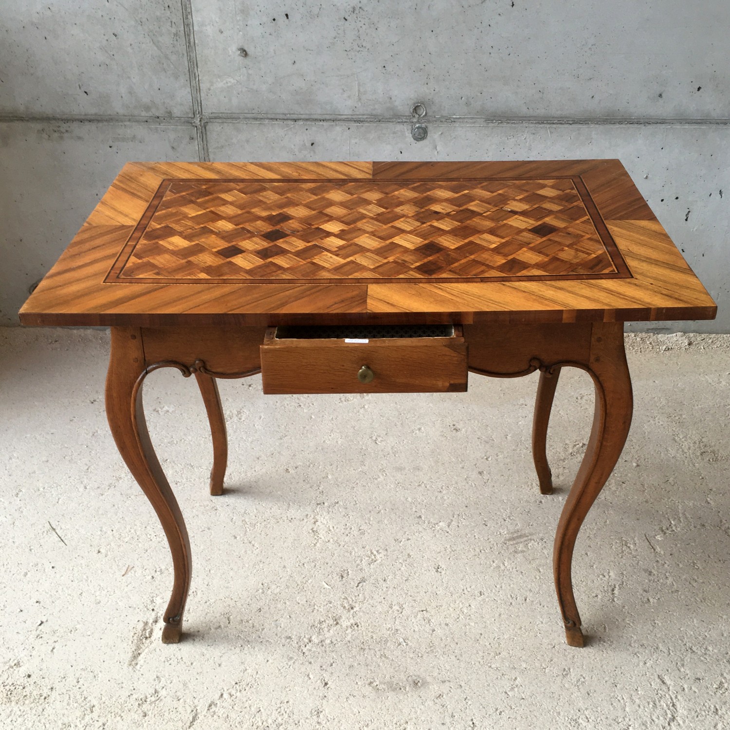 Antiker Salontisch Barock Würfelfurnier mit Lade ca. 1800 Antiker Salontisch Barock Würfelfurnier mit Lade ca. 1800