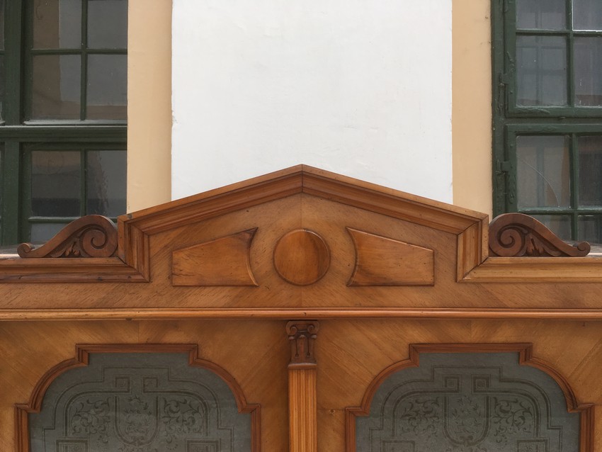 Klassizismus Schrank antik