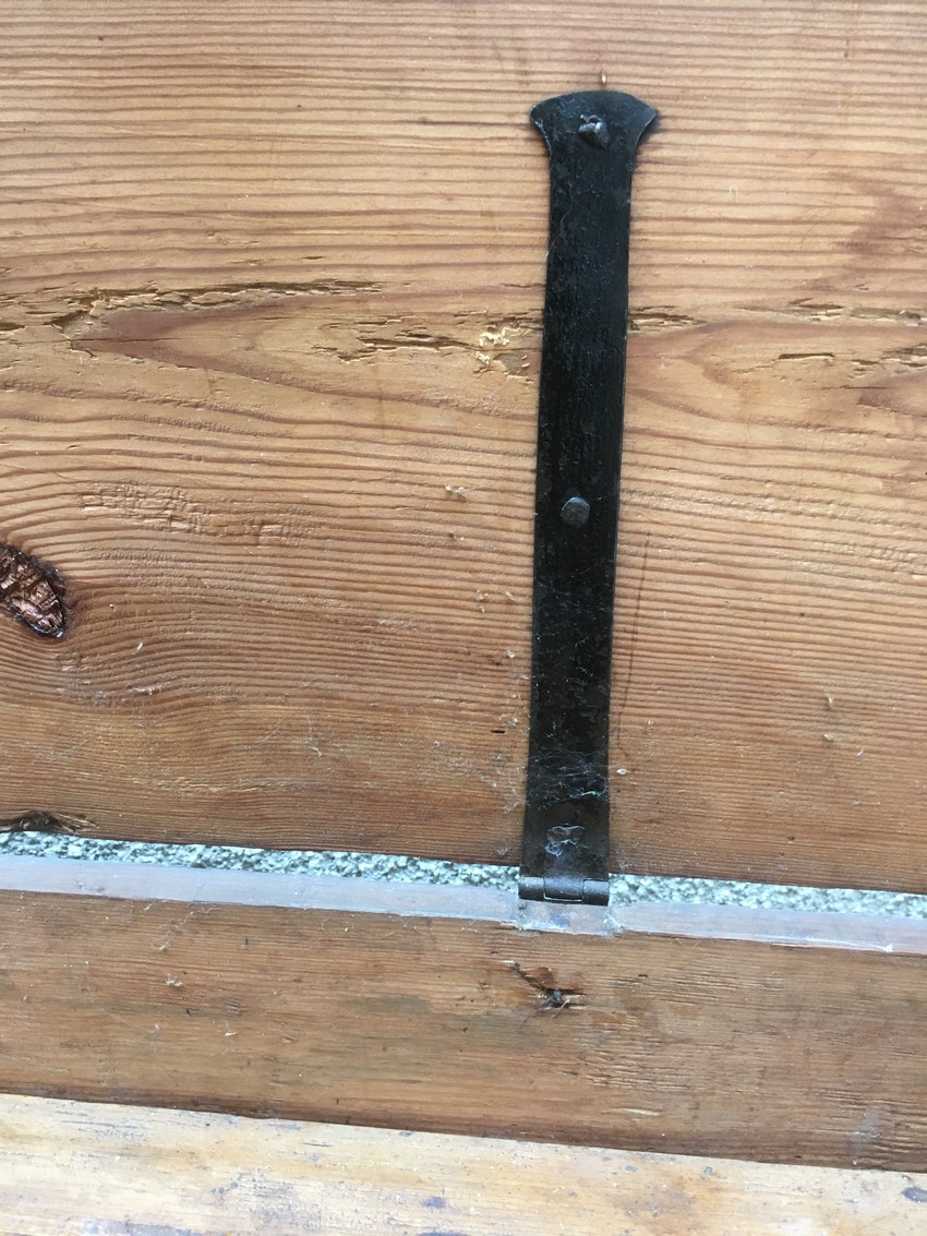 Bauerntruhe handbemalt antik Flachdeckeltruhe mit Innenladen Massivholz grün Heiligenfigur Bauernmöbel Schrank 1845