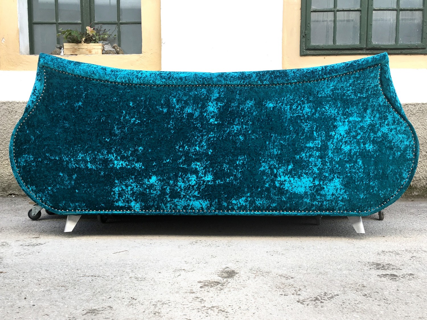 Bretz Sofa Gaudi ausziehbares Bettsofa Schlafsofa Schimmersamt türkis blau silber Designermöbel