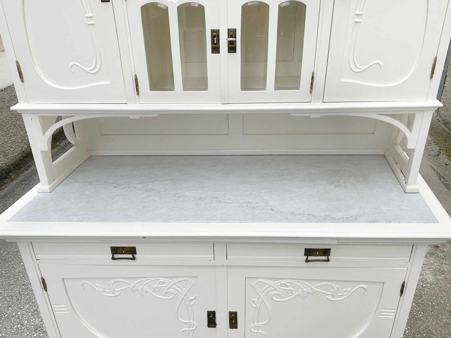 Antike Jugendstil Kredenz weiß 1920 Wohnzimmerschrank Antiquität Peitschenschlag Steinplatte Schrank