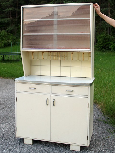 antikes Küchen Buffet creme