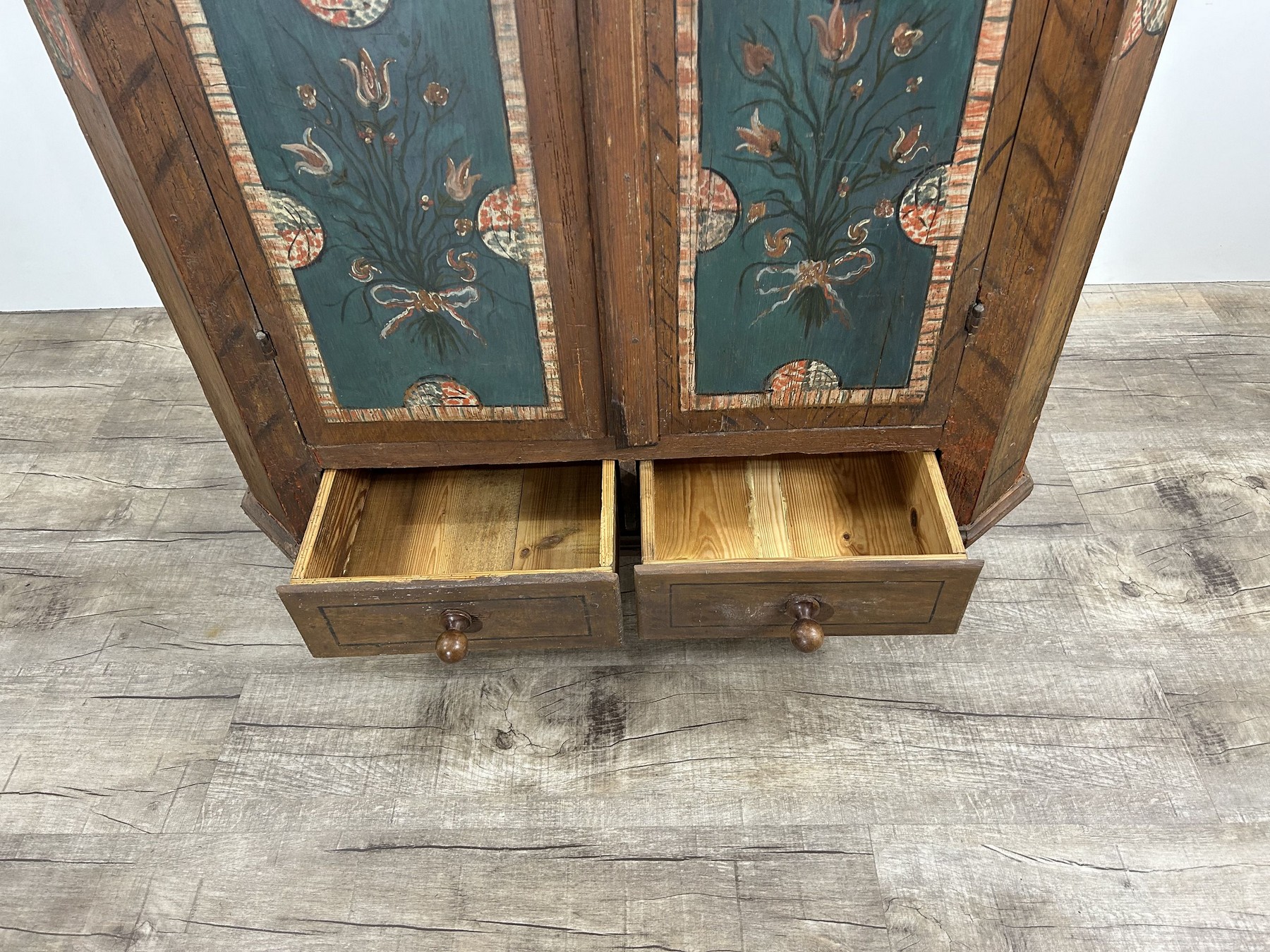 Bauernkasten handbemalt