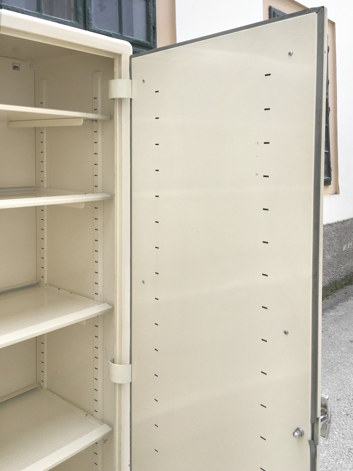 Arztschrank Metall Vintage Küchenschrank Industrialdesign Vorratsschrank creme Retro