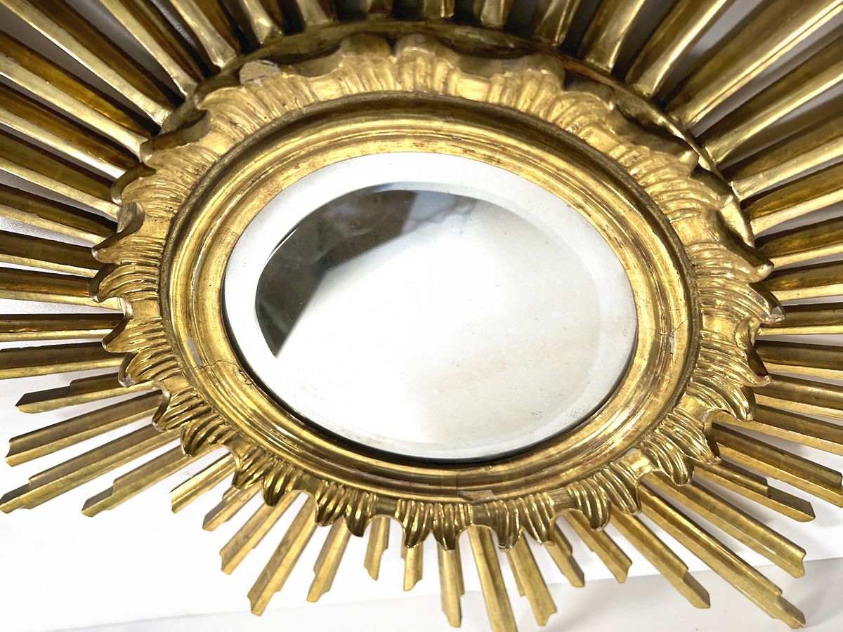 Antiker Wandspiegel Sunburst Vergoldung Patina Nahaufnahme