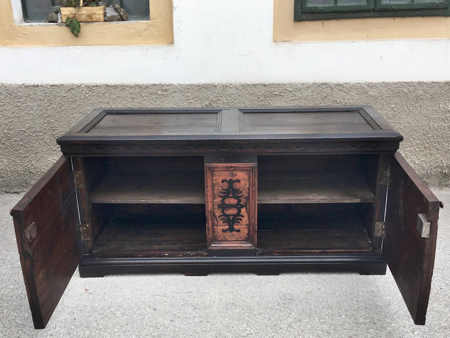 Herrschaftliche Truhe Kommode antik Zirbe massiv ca. 1700 - 1750 restauriert