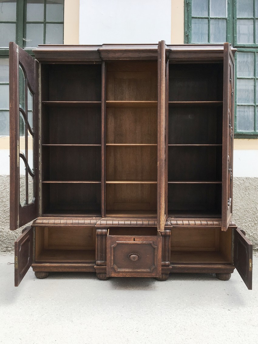 antiker Schrank in Barocker Fertigung Vitrine JUGENDSTIL Bücherschrank