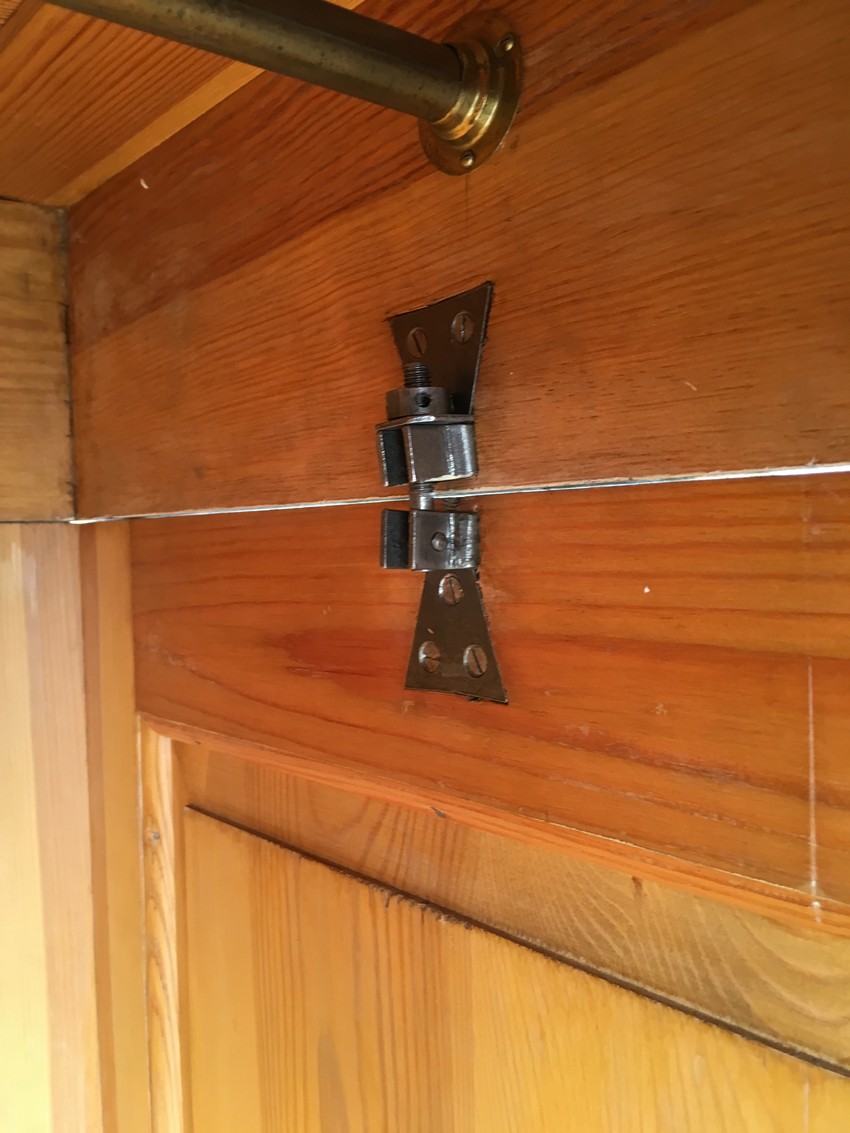 Dielenschrank Garderobe antik Vintage Creme Shabby Chic Jugendstil Vollholz Möbel antik