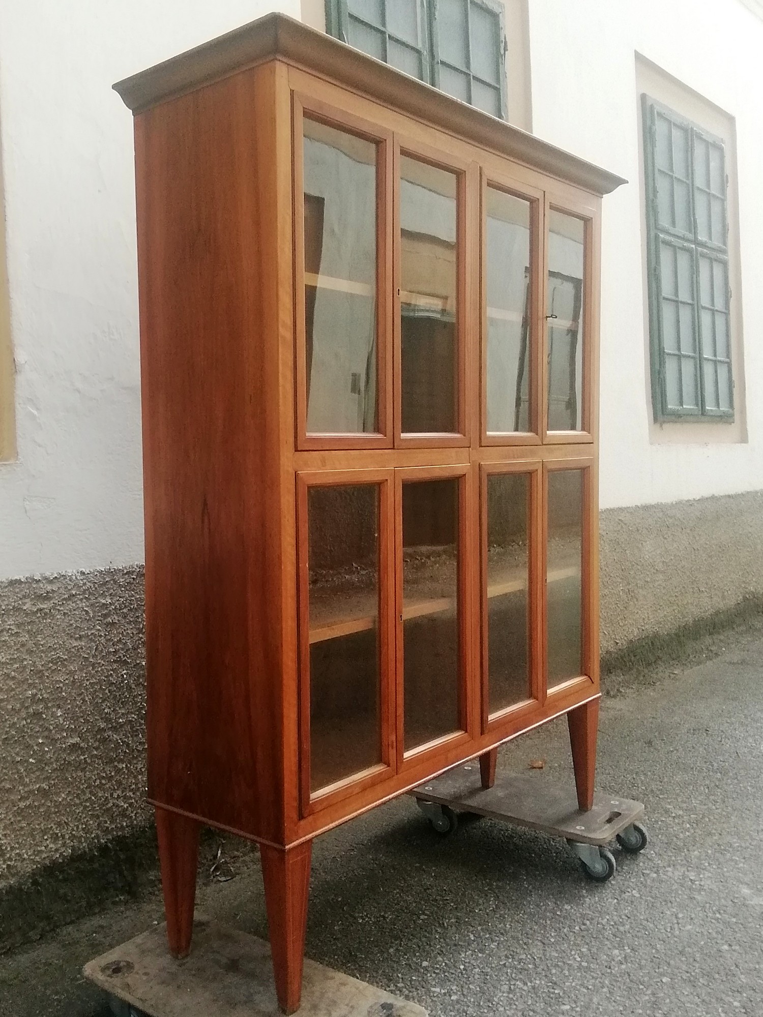 Vitrine hochwertiger Schrank schlichte Fertigung Bücherschrank Geschirrschrank Geschirrvitrine Skandi Danish Design Möbel