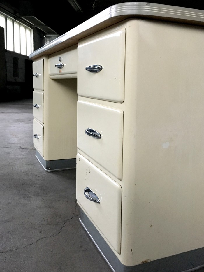 MetallSchreibtisch Vintage Creme