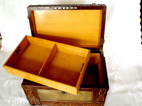 antike Truhe Messing