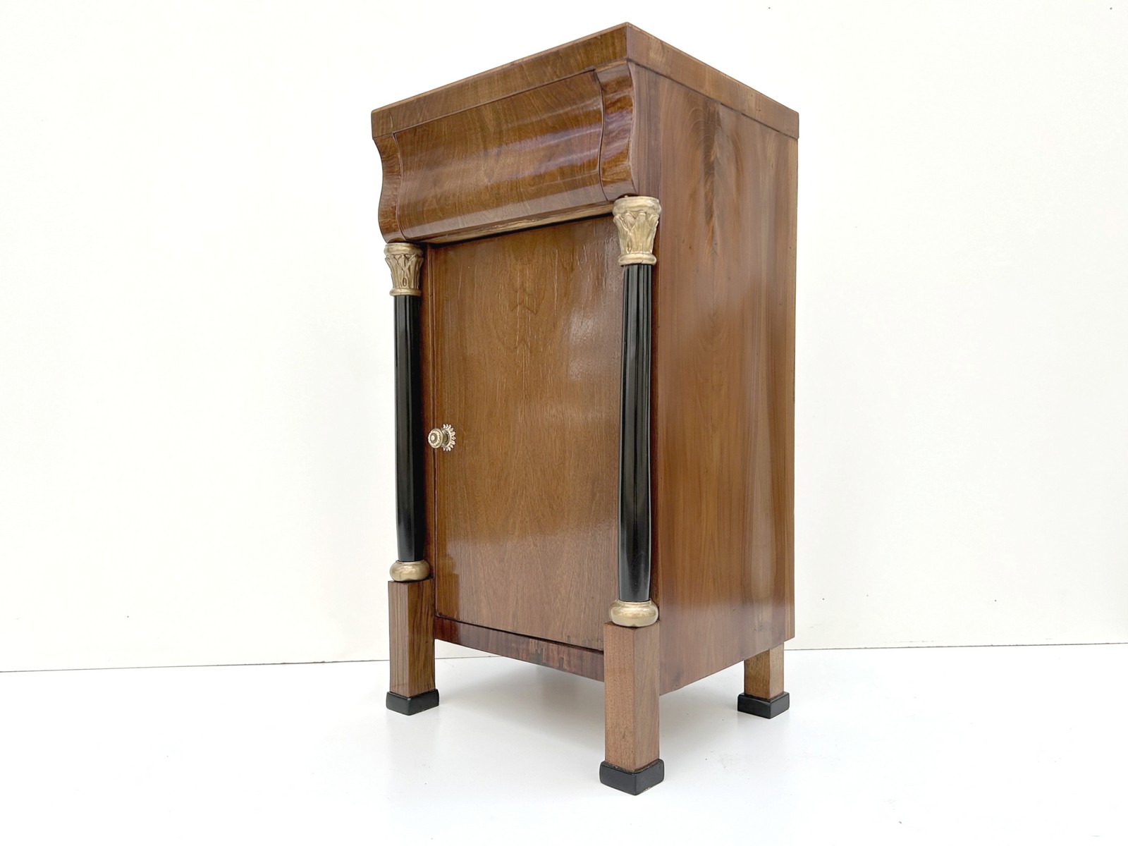 Kleine Biedermeier Kommode Nachtschrank Nuss antik restauriert