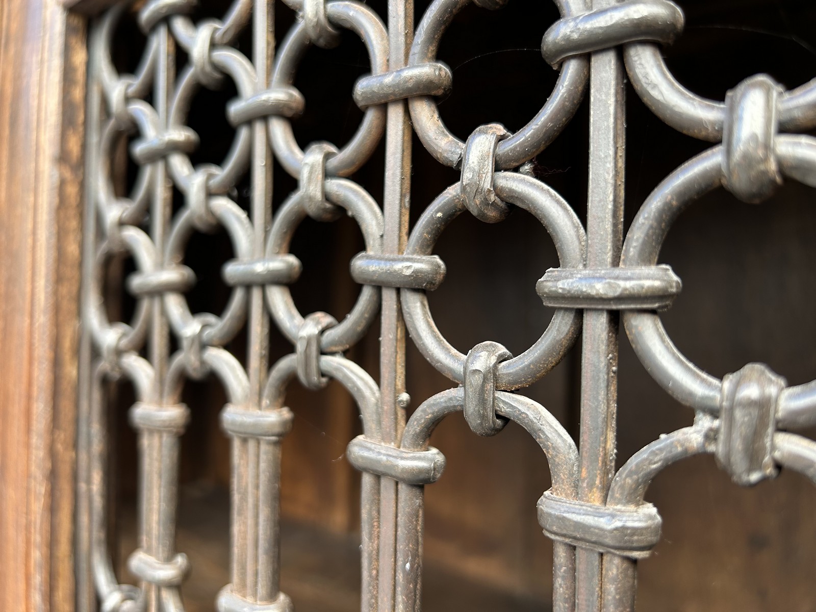 geschmiedete Eisentüren Landhausstil