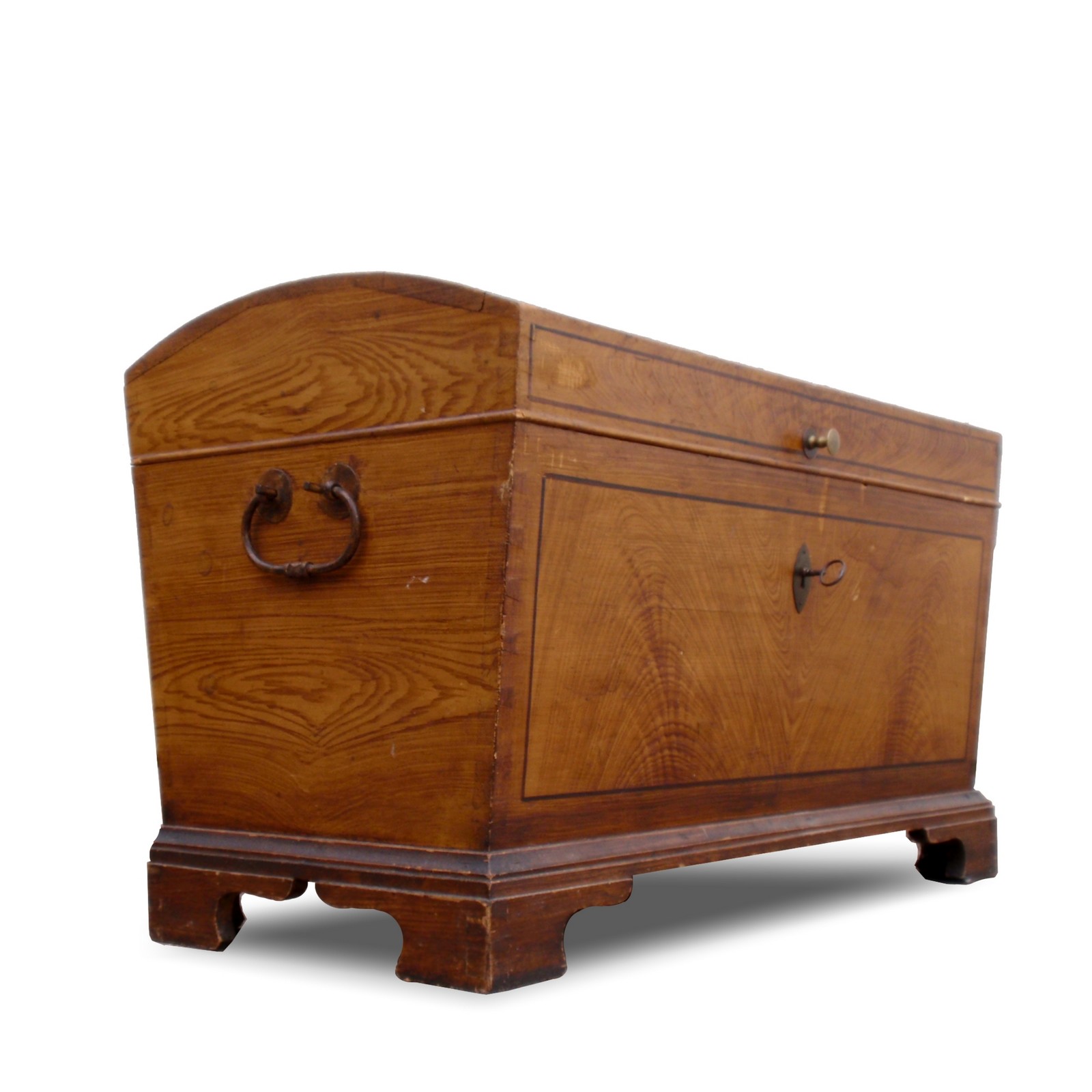 Truhe antik groß mit Runddeckel furniert mit Vollholz Einlegetablett