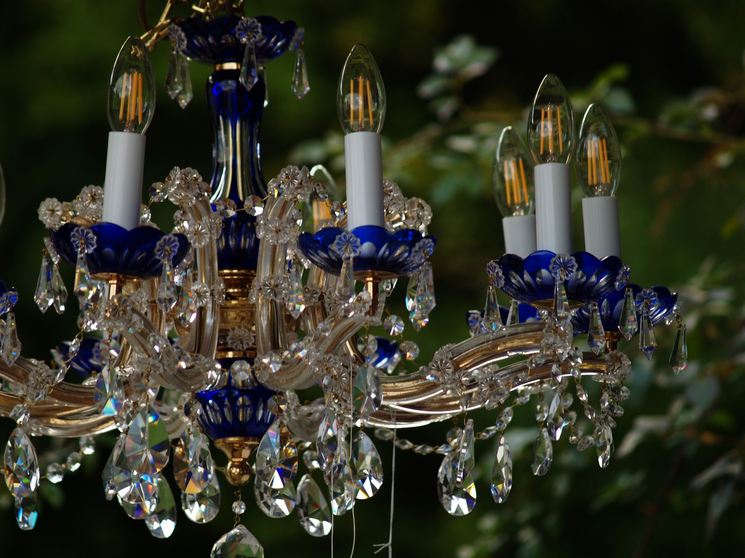 Bleikristall Kronleuchter Böhmisch Design ORION Original Lampe Luster Bleikristalle Kristalle mundgeblasen geschliffen Ausstellungsstück Sale Leuchter Prismen 10-flammig 12 14 60 funkelnd spektralfarben blau gold maria theresia Luster vienna Überfang