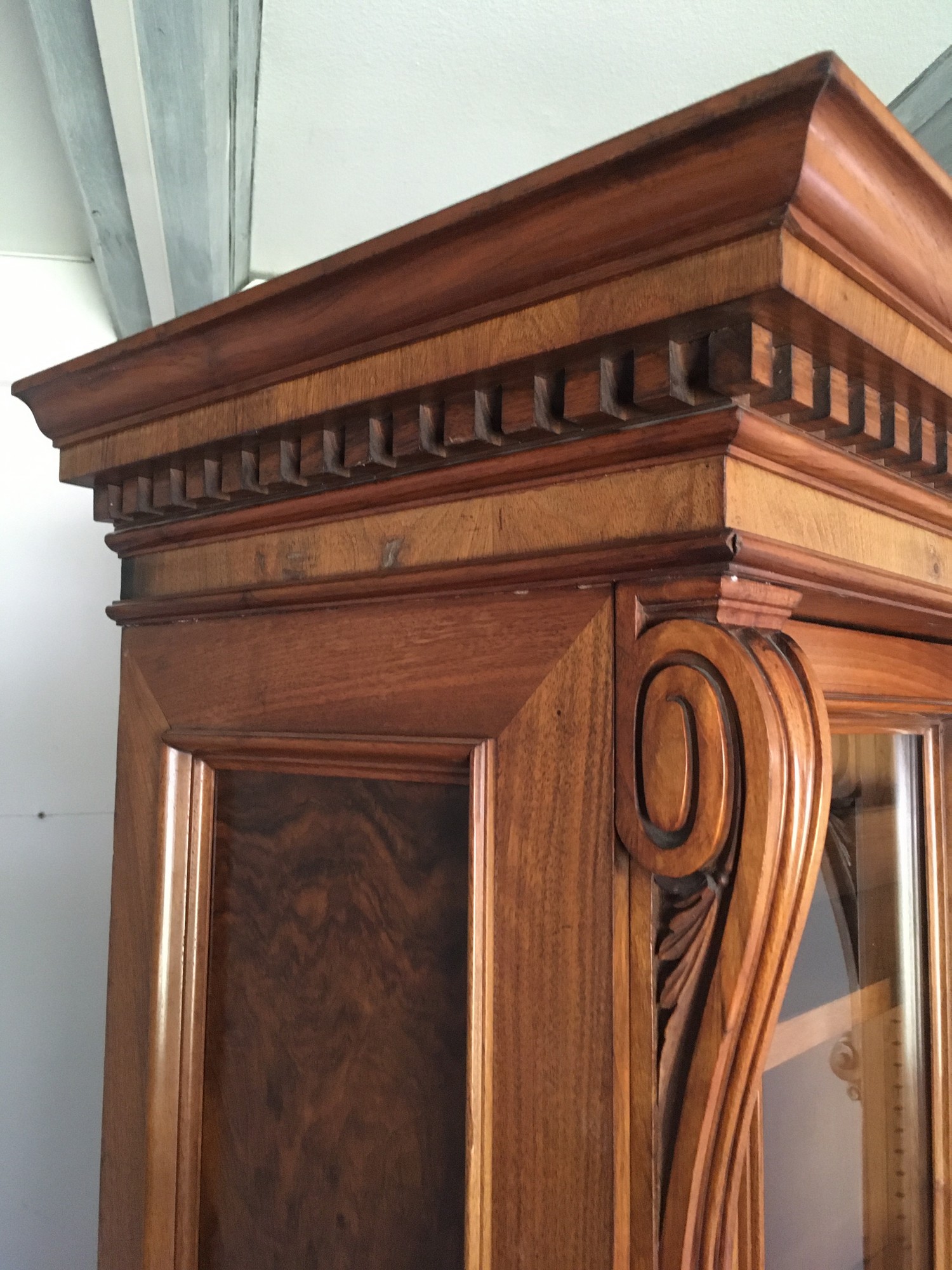 antiker Bücherschrank Vitrine Küchenschrank Nuss Historismus