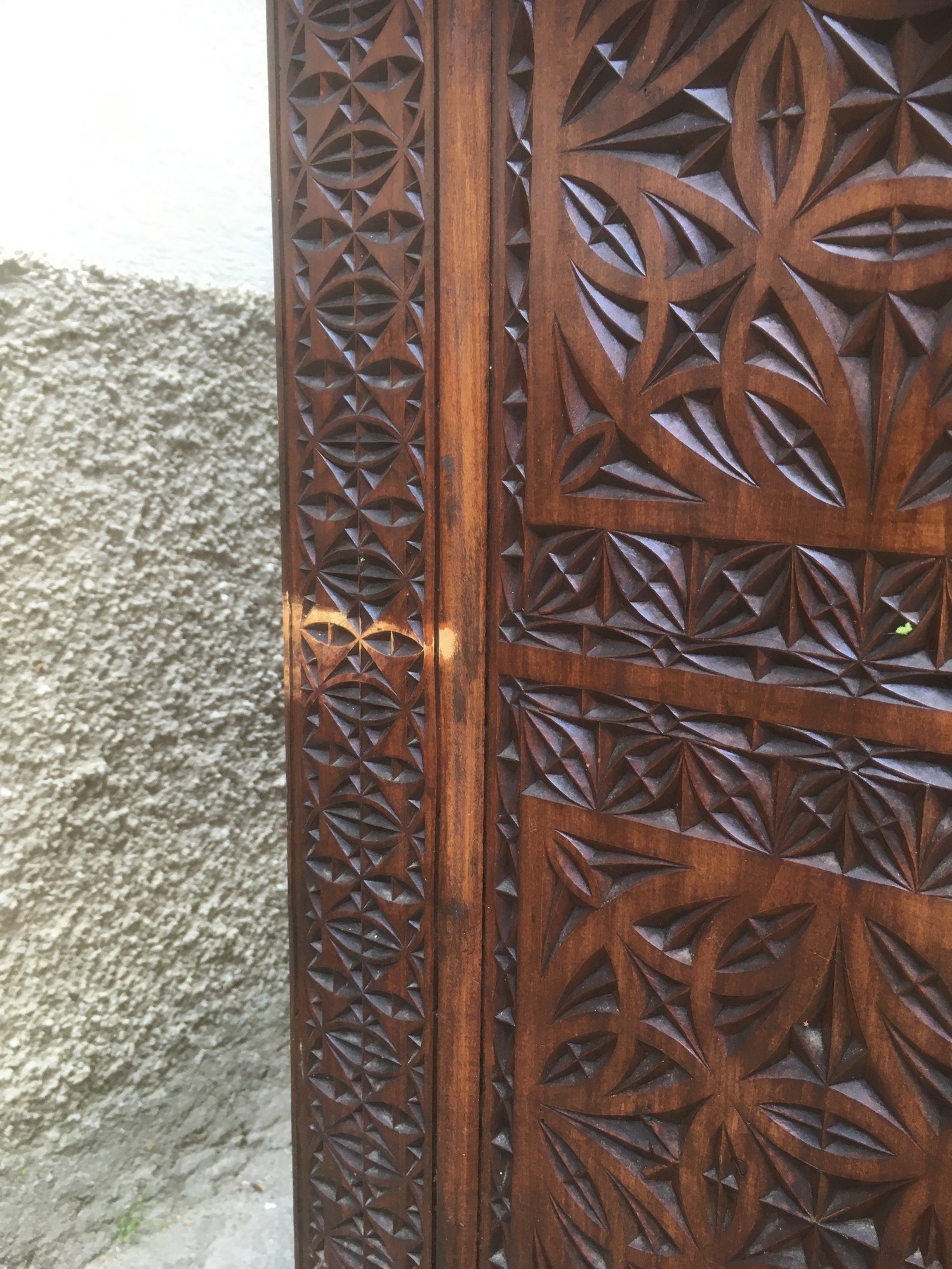 Kerbschnitzerei antike Möbel