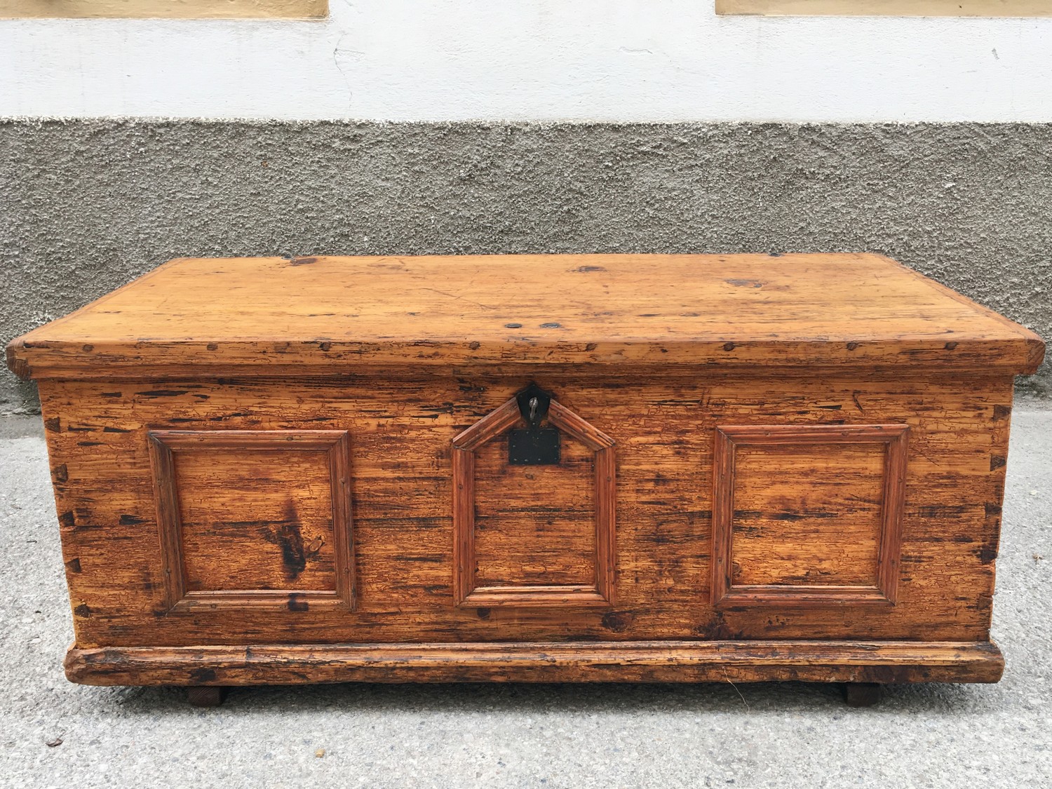 Herrschaftliche Truhe groß Weichholz 18. Jahrhundert restauriert antik