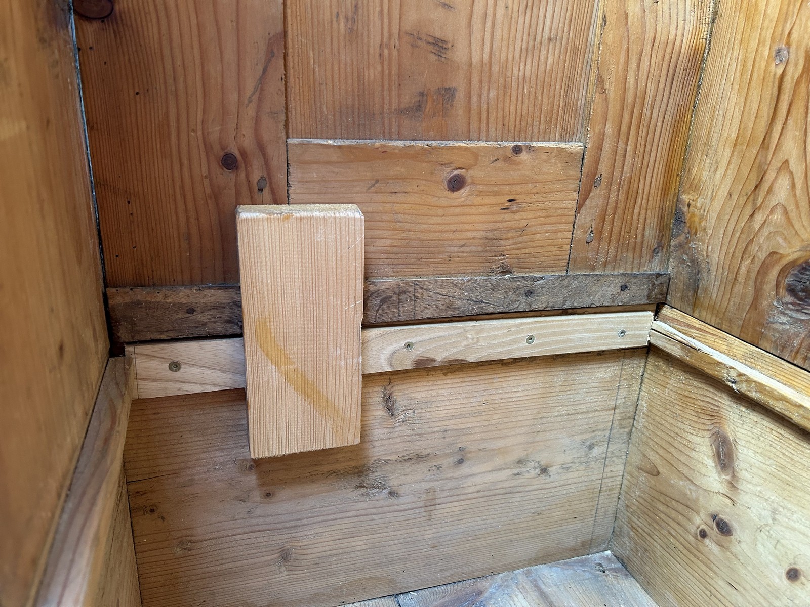 Antiker Bauernschrank Weichholz Kleiderschrank 1-türig