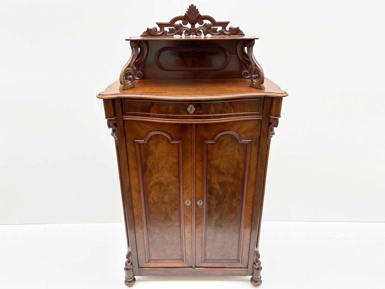 Antiker Schrank Halbschrank Antiquität altdeutsch Nussholzfurnier Wohnzimmerschrank