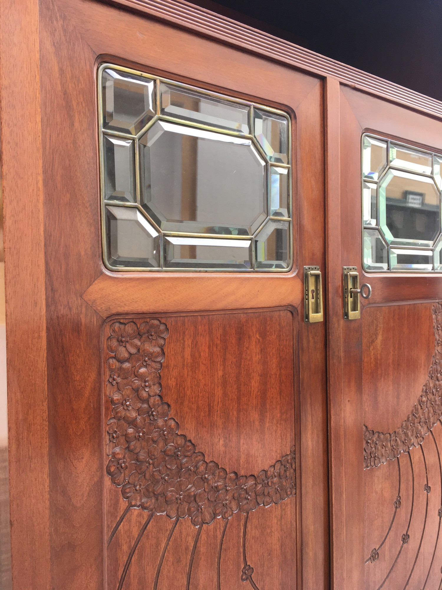 Vitrinenschrank antik Bücherschrank Vitrine Schrank Jugendstil Richard Ludwig Blumengirlanden