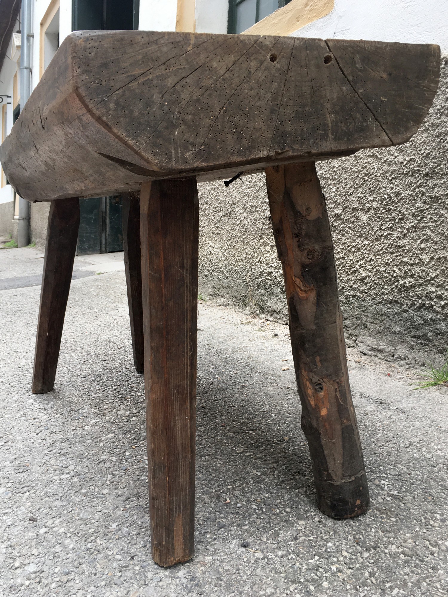 Bauerntisch antik Vollholz Hackstock Blumenbank Möbel Weinstube Bar