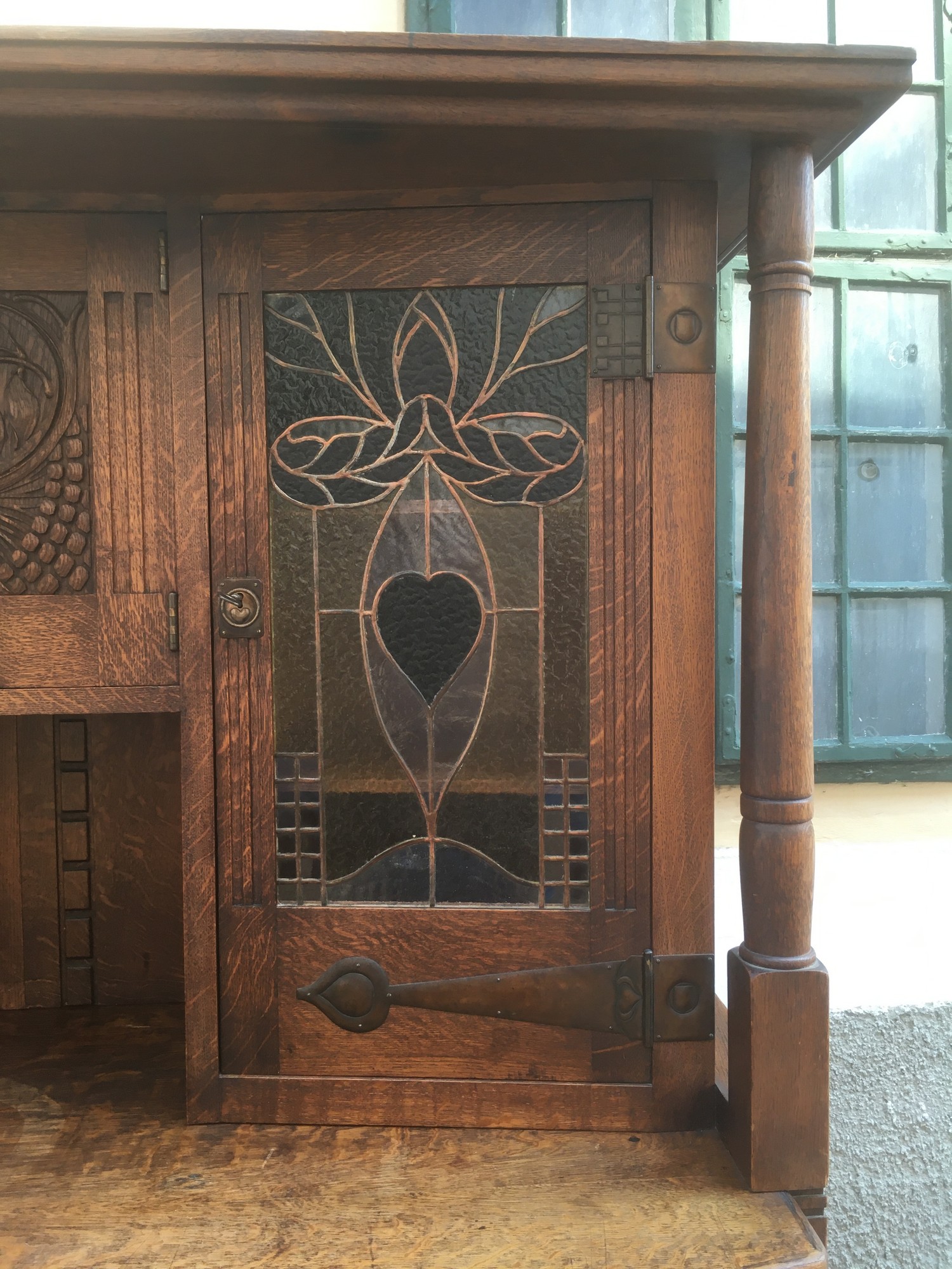 Kredenz August Ungethüm Jugendstil antik Kolo Moser Blätter Herzen Buffetschrank Schrank Buffet