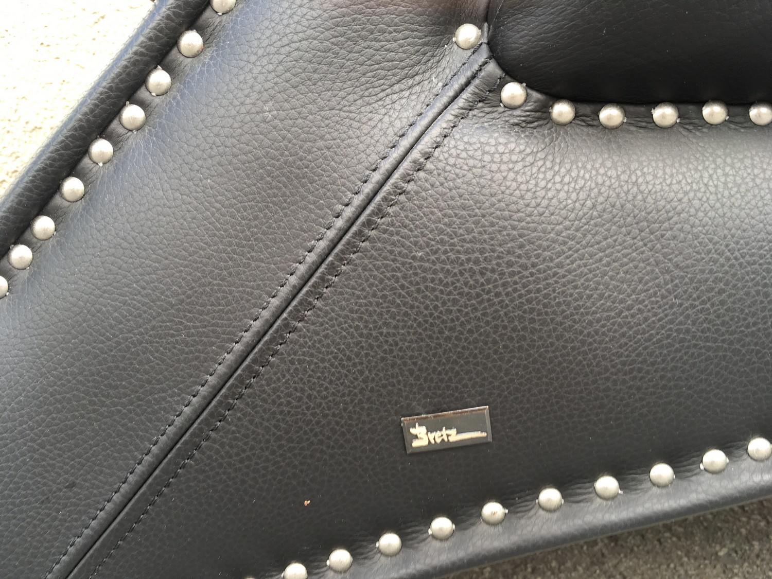 Design Sofa Original noir Bretz gebraucht neuwertig Film Requisite Nachhaltig Möbel kaufen schwarz Ledersofa