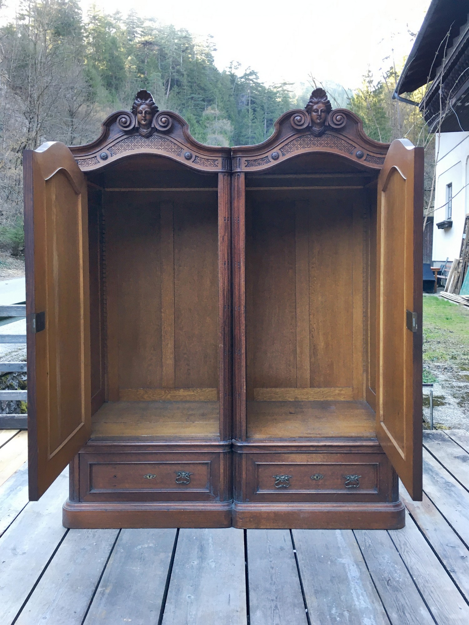 Schrank antik plastisch beschnitzt Kleiderschrank Dielenschrank Pärchen