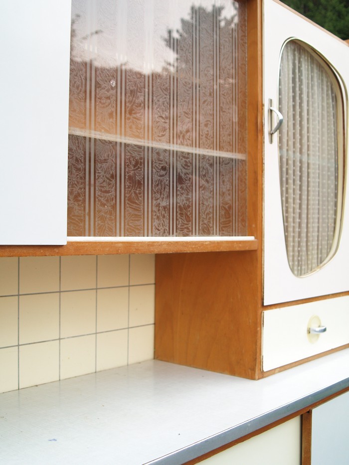Vintage Küchenschrank Original Retro Möbel Vintage Küchenschrank Pastell Daisy 50er 60er-Jahre Requisite Film Fotoshooting Möbel