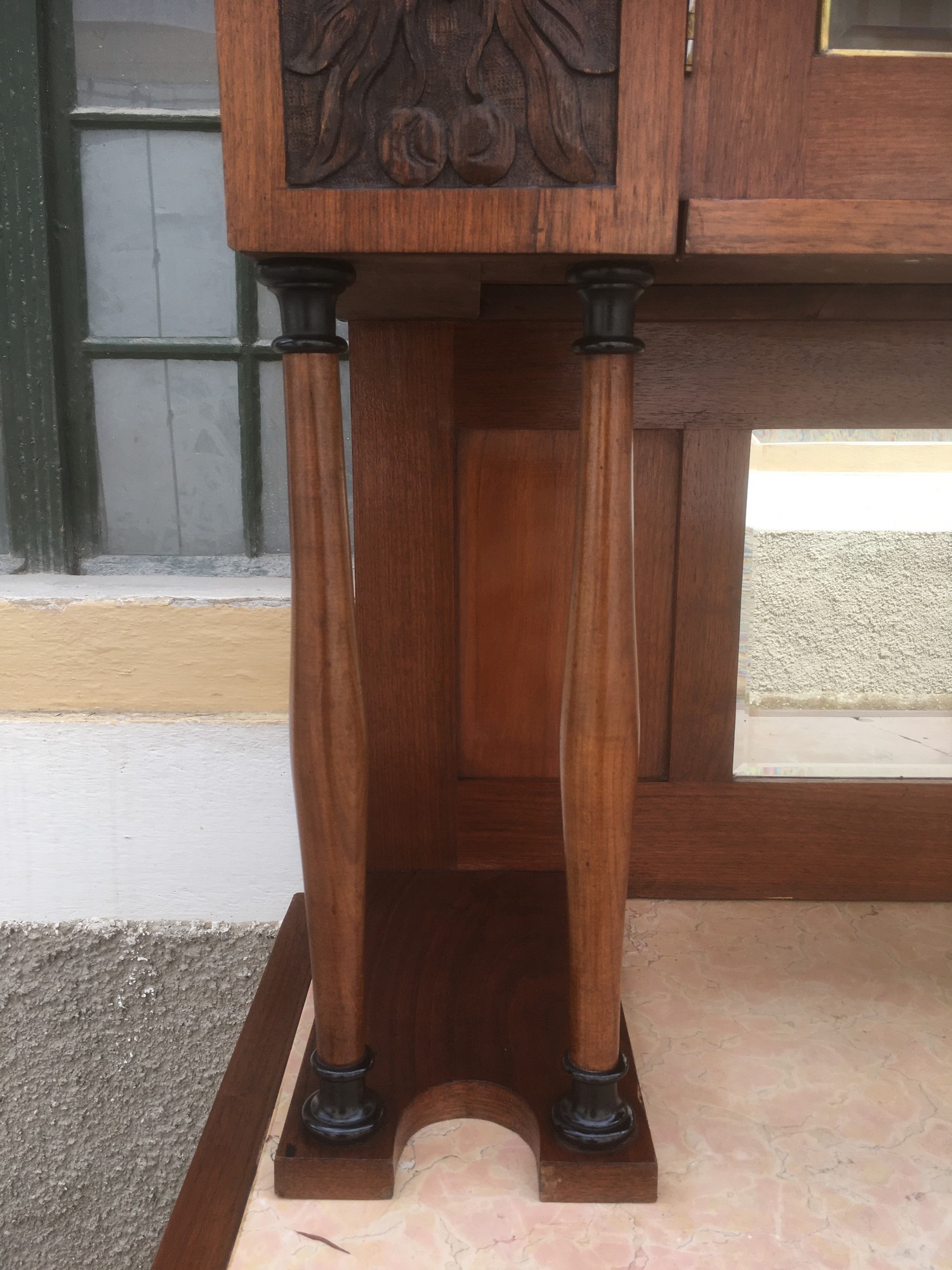 Jugendstil Schrank ArtNouveau secessionistisch Kredenz Vitrine antik Kirschen beschnitzt Jugendstil