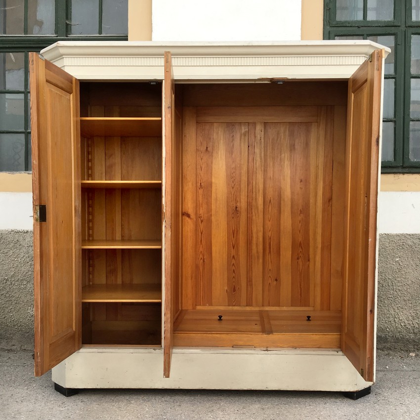 Kleiderschrank dreitürig Vollholz antik creme Dielenschrank Shabby Chic