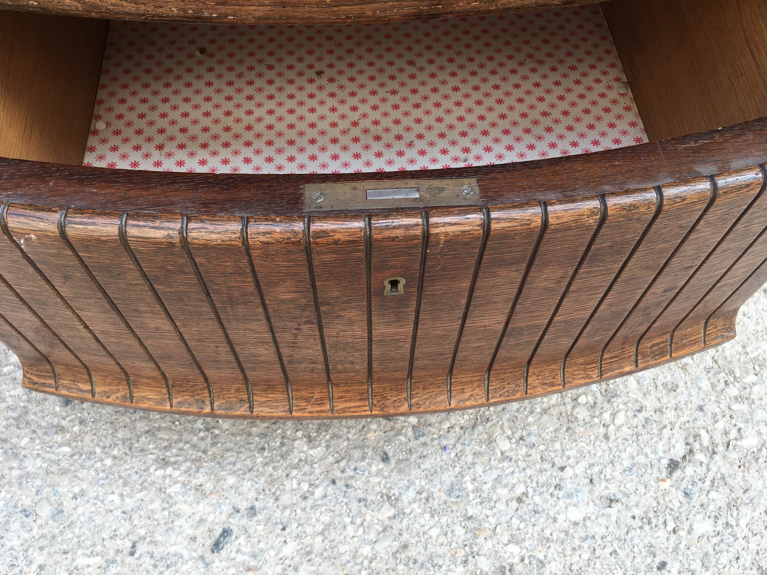 Antiker Schrank Laden groß