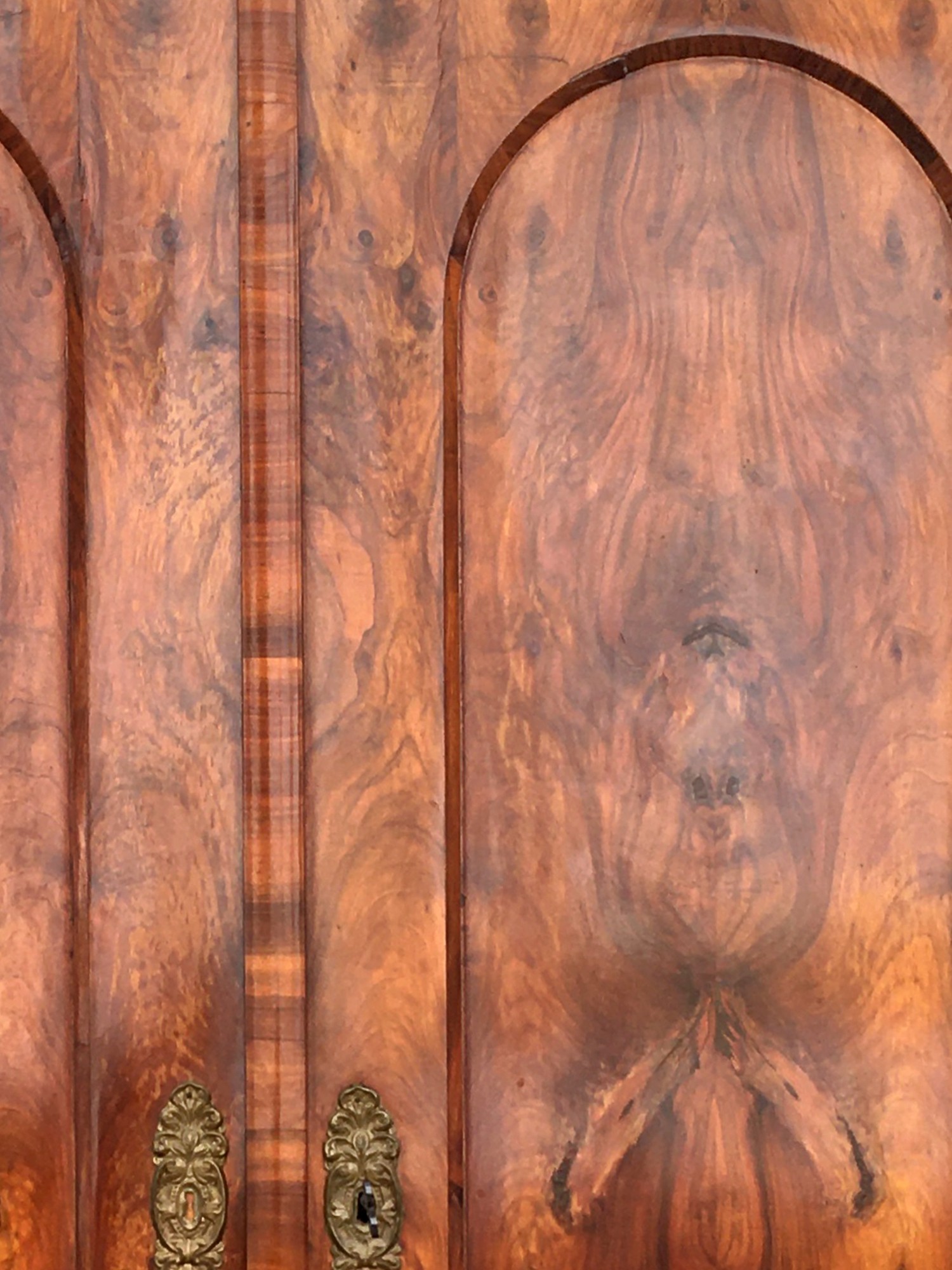 Biedermeier Schrank Keilschrank Hallenschrank zerlegbar Nussholz Original