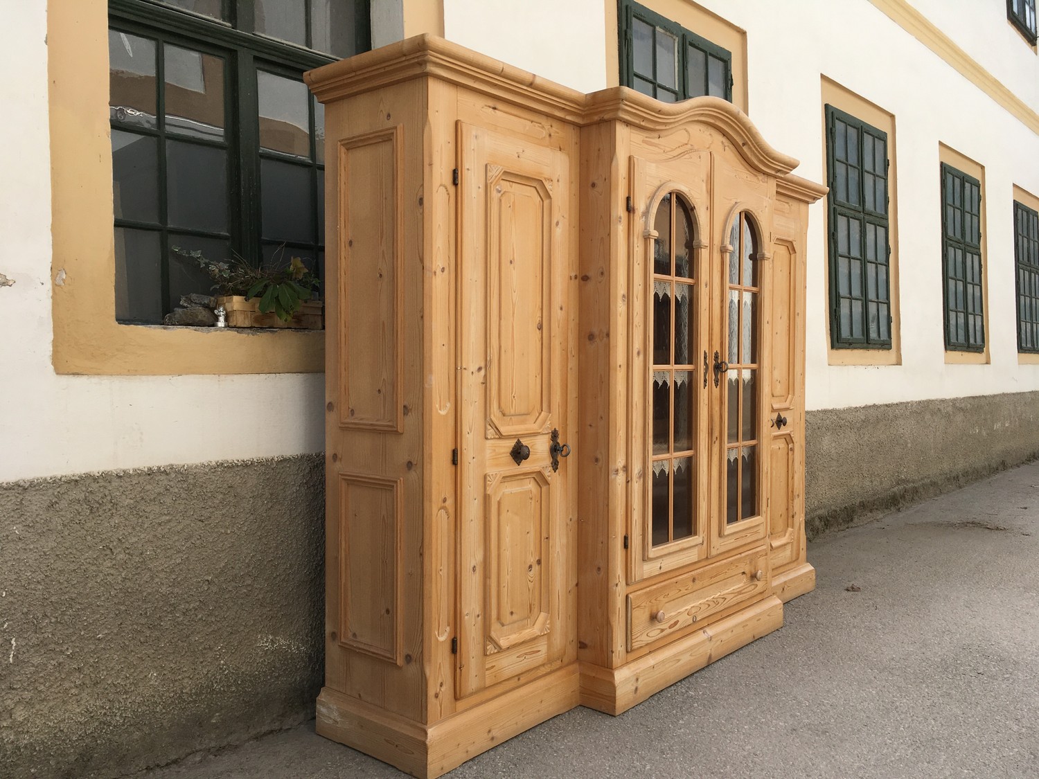 Voglauer Schrank natur Vitrinenschrank dreiteilig Wohnzimmerschrank Anno