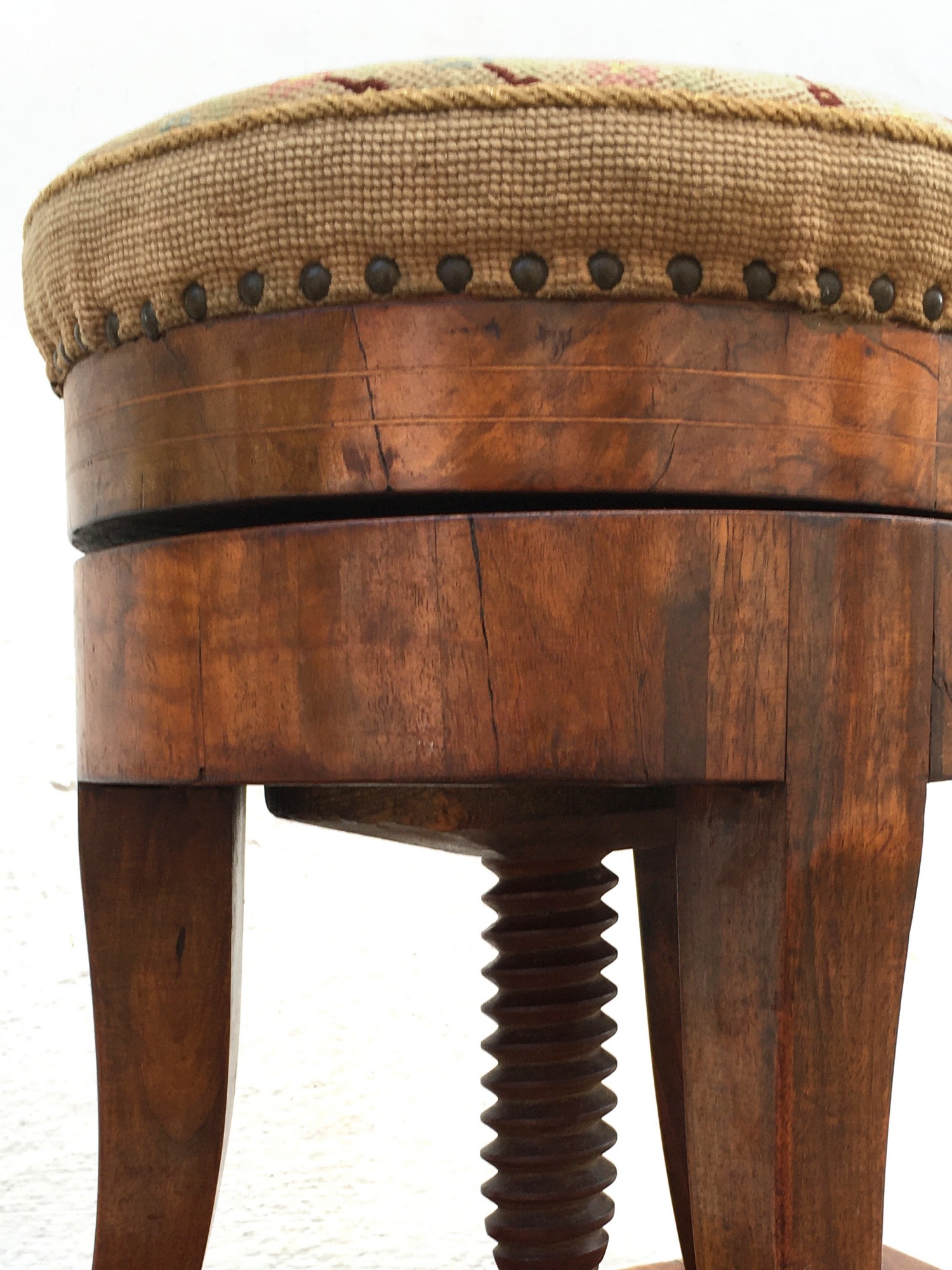 Klavierhocker Nussholz