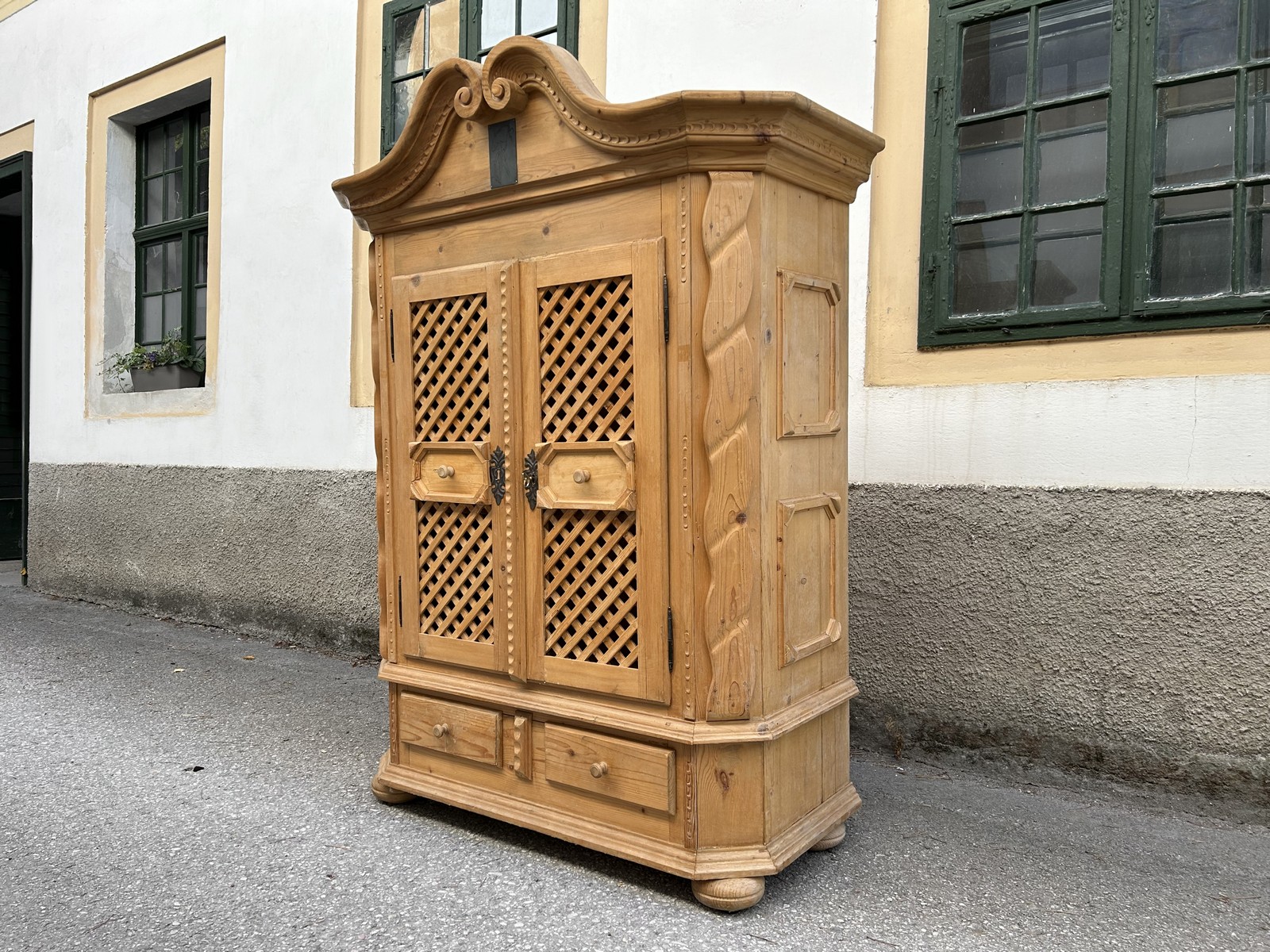 Bauernschrank Teisendorfer Fahnenschwinger Massivholz Möbel 